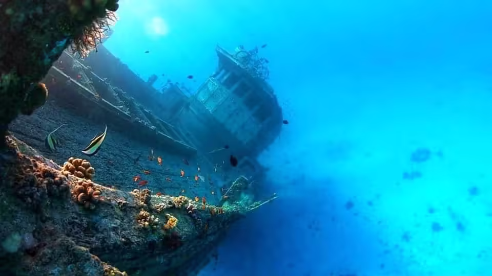 Vaavu Shipwreck at Felidhoo Island